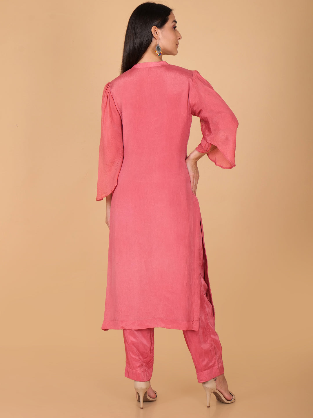 Suique Chic Coral Chinon Kurta Set