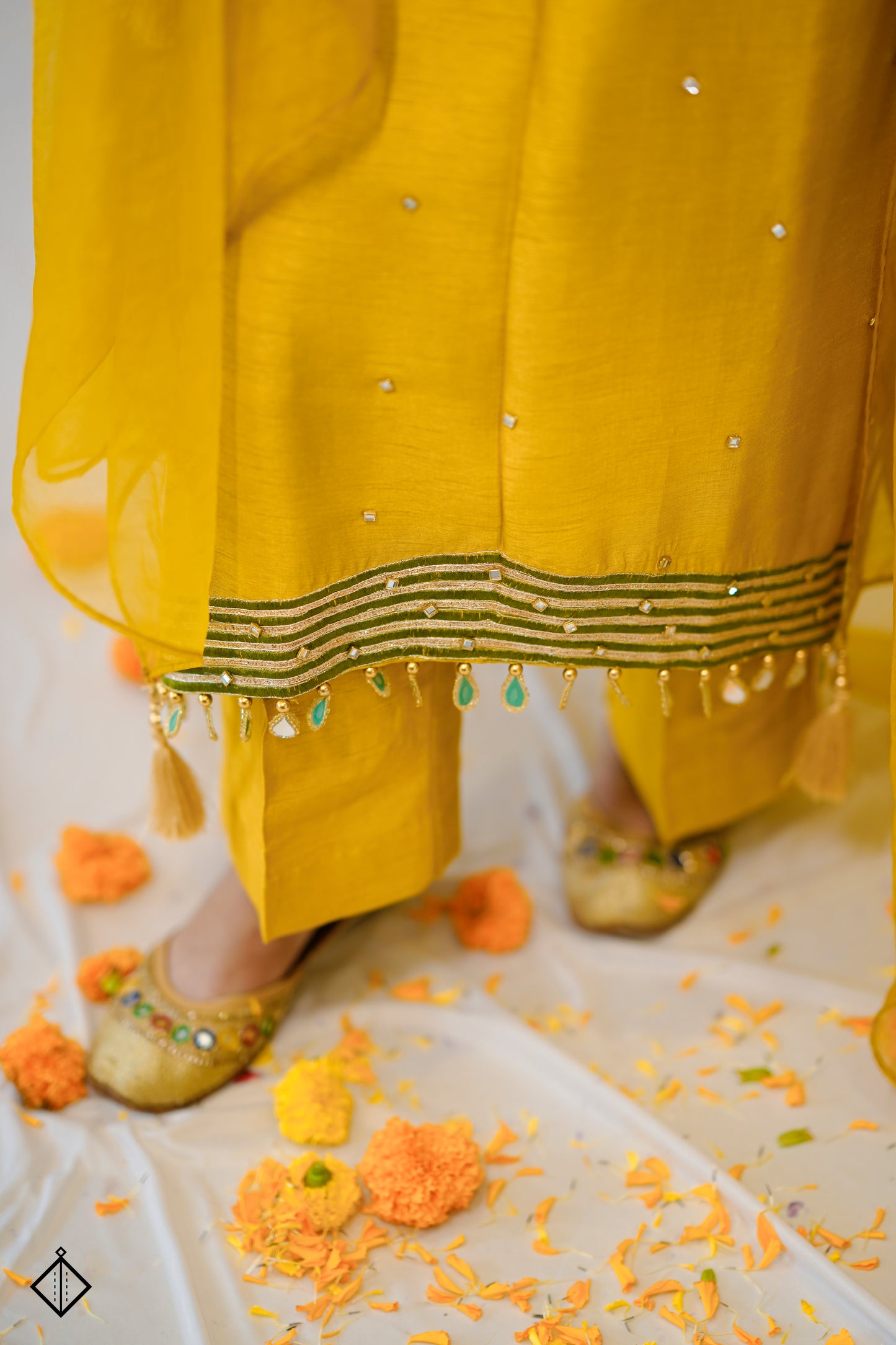 Suique Sunny Yellow Mirror Kurta Set
