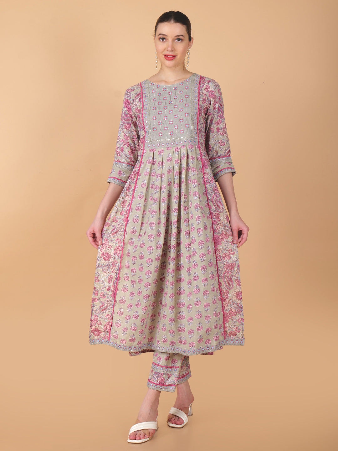 Suique Nayra Cut Mauve Kurta Set