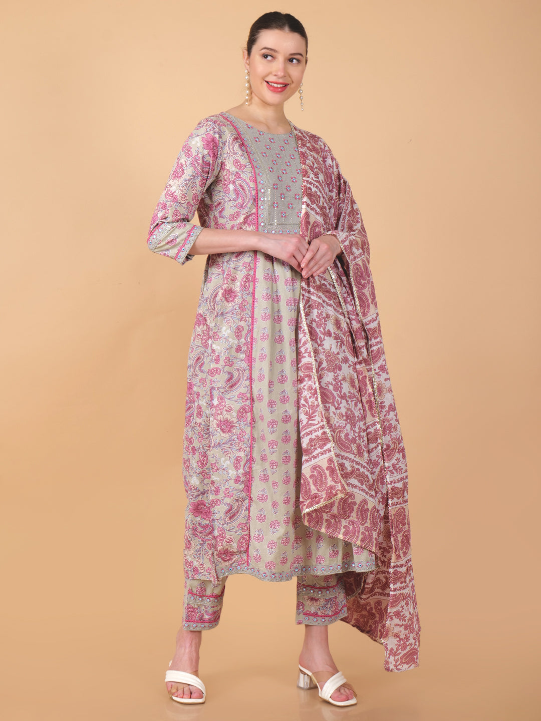 Suique Nayra Cut Mauve Kurta Set