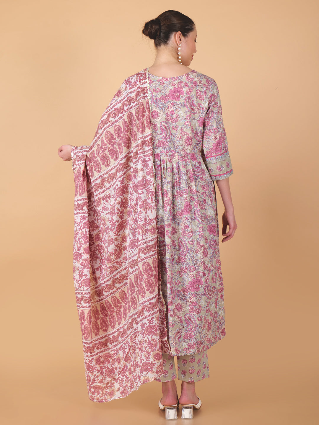 Suique Nayra Cut Mauve Kurta Set